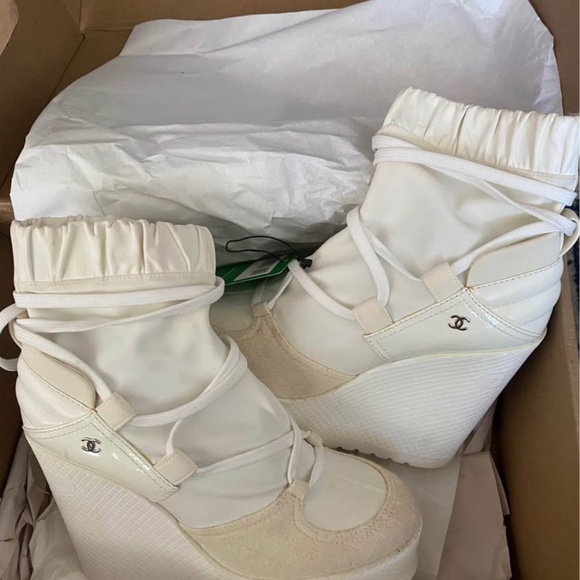 Chanel lace-up platform booties - Picture 2 of 3